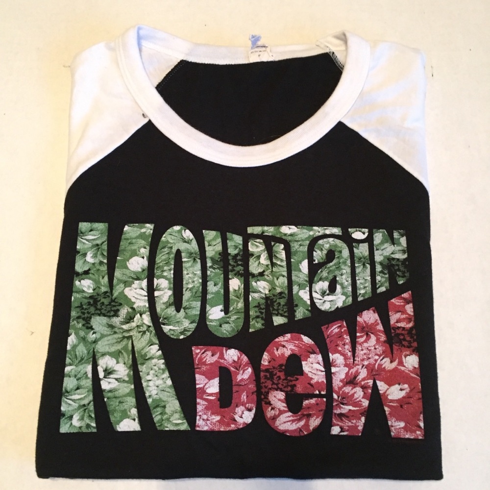 Vintage Mountain Dew graphic Tee women size L